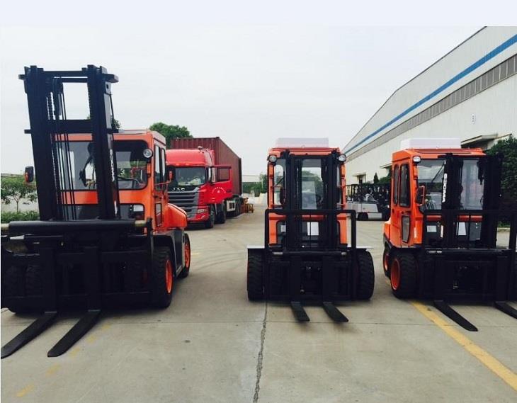 SOCMA viljuškar od 5 tona s viljuškarima od 7 tona SOCMA 5 ton forklift with 7 ton forklift