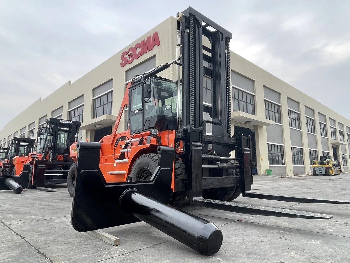 forklift with roll prong