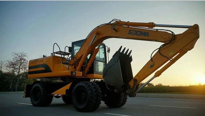 9-tonski bager s hidrauličnim kotačima